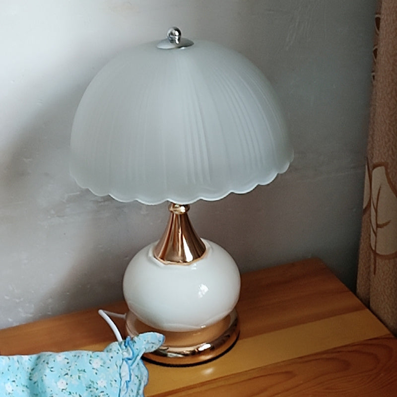 Minimalistische Kuppel Schattentischlampe Gefriertes weißes Glas 1 Kopf Wohnzimmer Nachtlicht