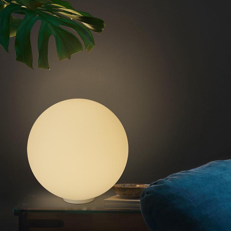 Global White Glass Table Light Minimalist Neuheit 1 Kopf Nachttisch Lampe