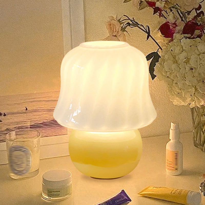 Ultra-modern Simplicity Mushroom Table Lamp Hand-Blown Glass Nightstand Lamp for Bedroom