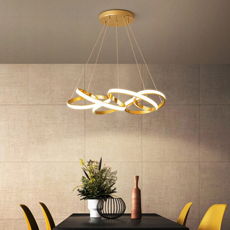 Curve senza soluzione di continuità il lampadario leggero moderno a soffitto acrilico a soffitto in oro