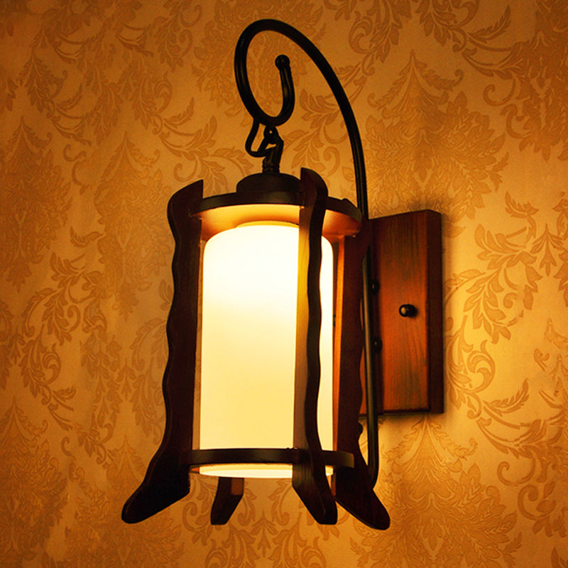 Roodbruine lantaarn wandmontage licht traditionele stijl 1 kop houten sconce verlichting met melkglazen schaduw