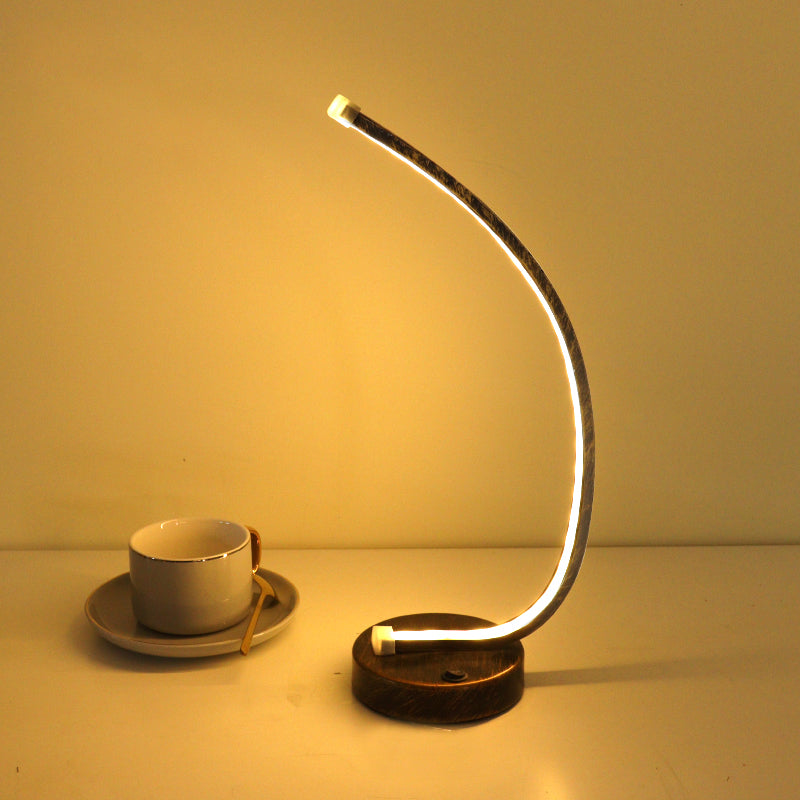 Semplicità Lampada da tavolo lineare ristorante metallico Luce notturna a LED in nero