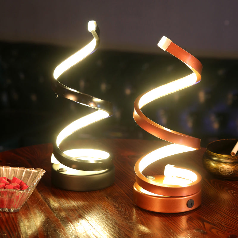 Semplicità Lampada da tavolo lineare ristorante metallico Luce notturna a LED in nero