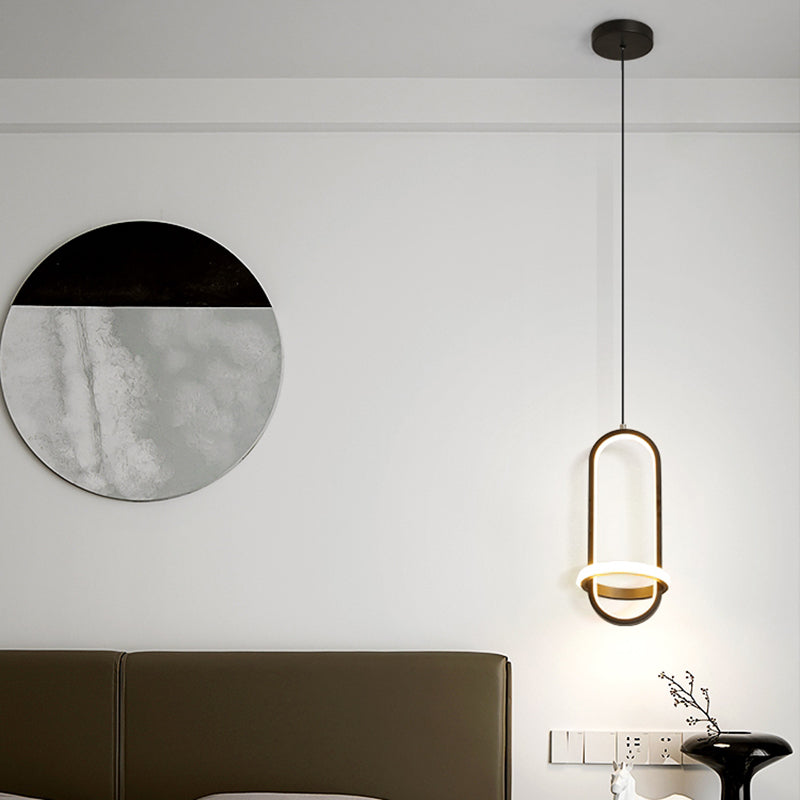 Aluminium LED Hanging Light dans un style concis moderne en fer forgé, une lumière suspendue géométrique avec une teinte en silicone