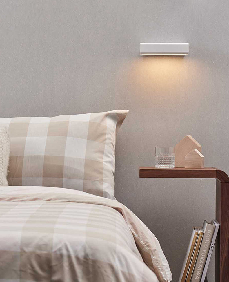 Luz de pared LED rectangular de hierro forjado en una moderna lámpara de pared giratoria de madera de estilo conciso con sombra acrílica