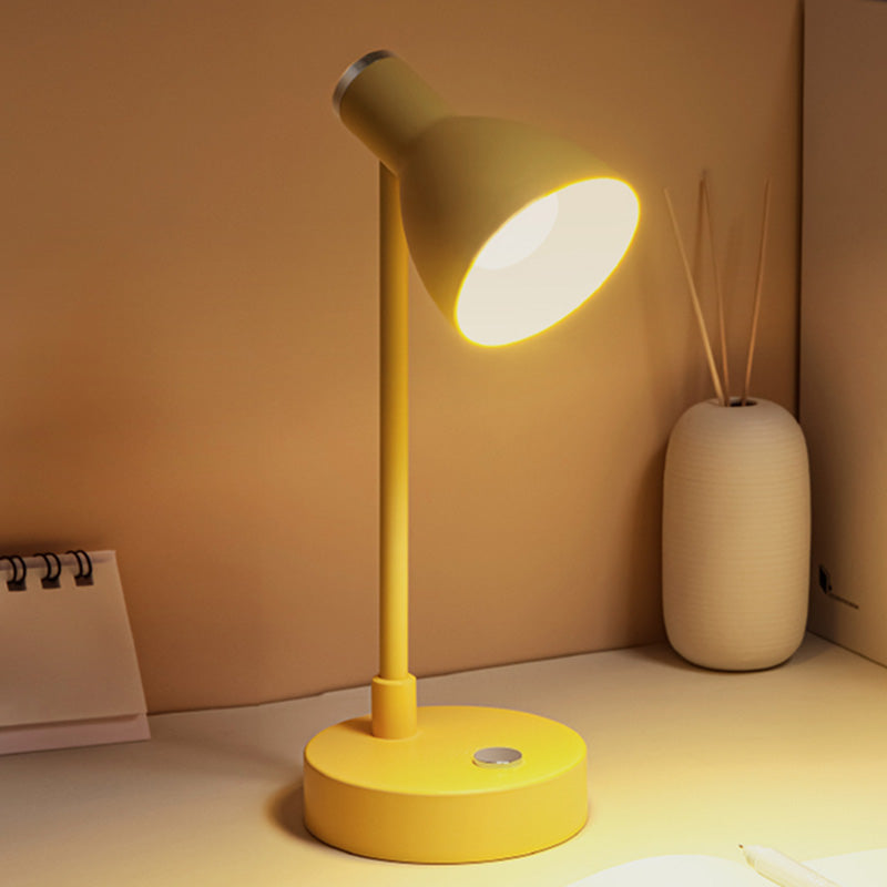 Lampada da tavolo Macaron con luce da lettura a LED per dormitorio con paralume in plastica a campana