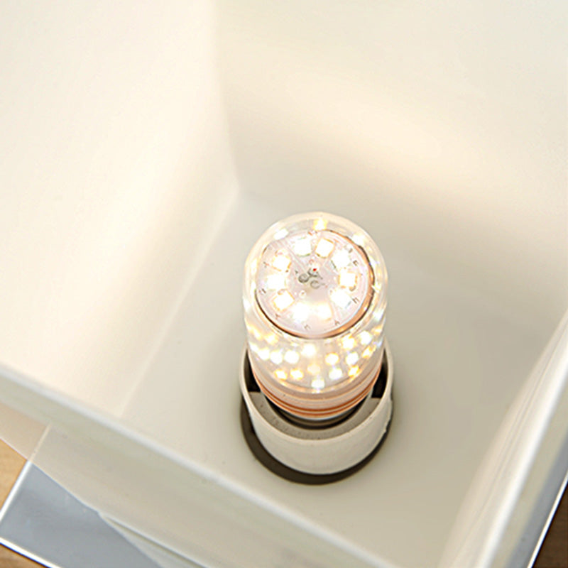 Lampada da tavolo con fiori e vasi Lampada da notte cromata a 1 luce in vetro bianco nordico con decorazioni floreali