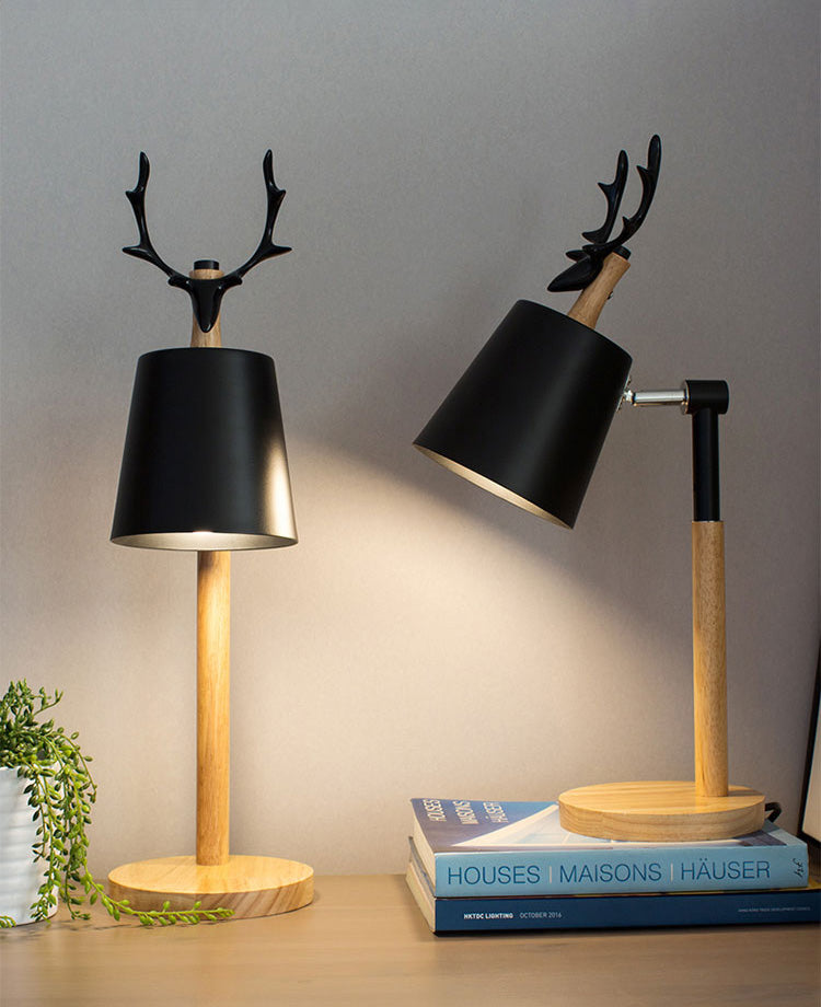 Lámpara de mesa de sombra cónica de metal nórdico de metal de 1 luz de la mesa del dormitorio con base de madera