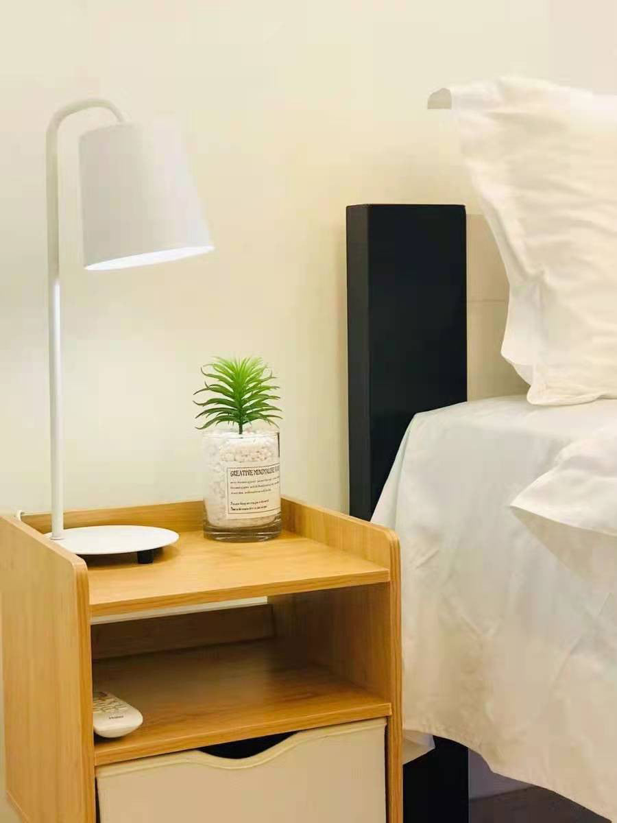 Cylindrical Bedside Reading Book Lamp Metal 1 Head Macaron Style Table Light