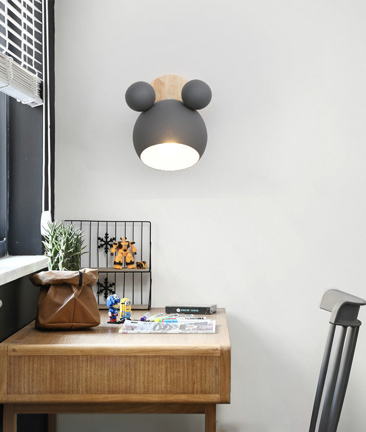 Luz de pared de madera en el estilo de hierro forjado de estilo de madera en el dormitorio