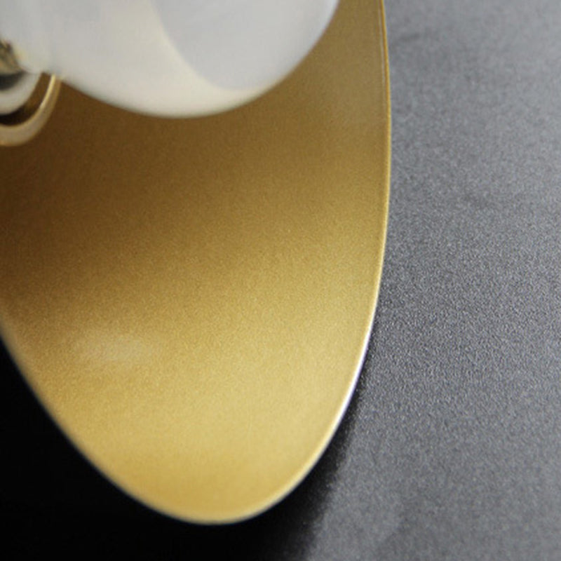 Luz de pared simple de hierro lacado en lámpara de pared geométrica de estilo geométrico de estilo creativo moderno para dormitorio