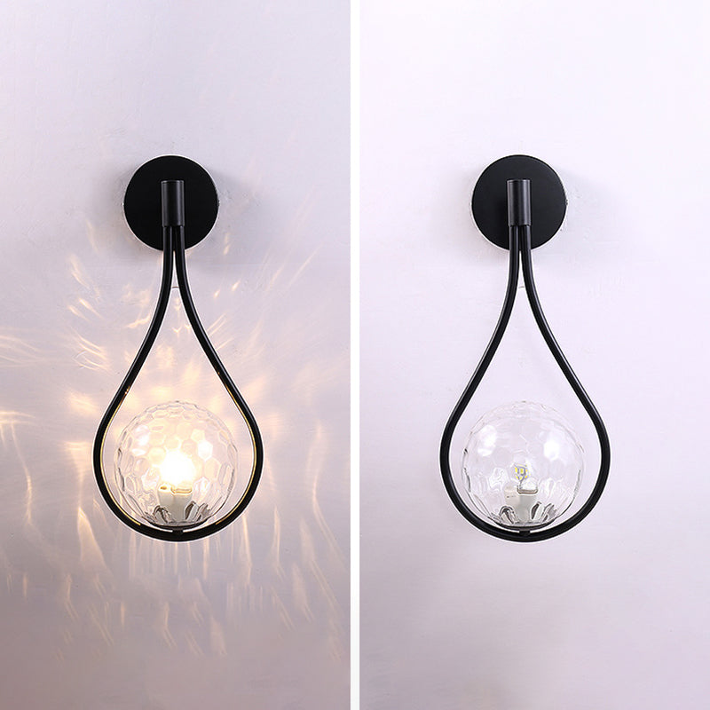 Luz de pared colgante de hierro forjado en una moderna lámpara de pared de vidrio de globo creativo para el dormitorio