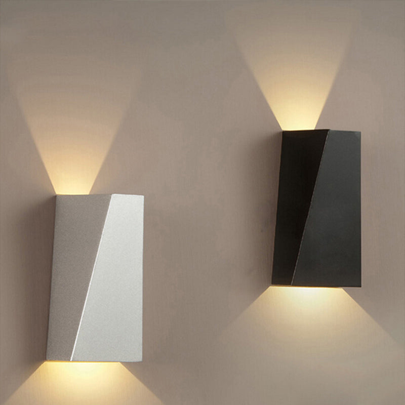 Lámpara de aplicado de pared geométrica metálica de estilo moderno de 2 luces en blanco y negro