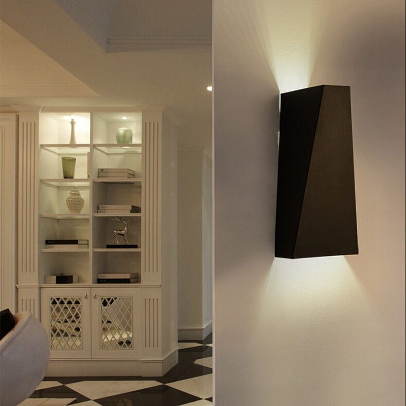 Lámpara de aplicado de pared geométrica metálica de estilo moderno de 2 luces en blanco y negro
