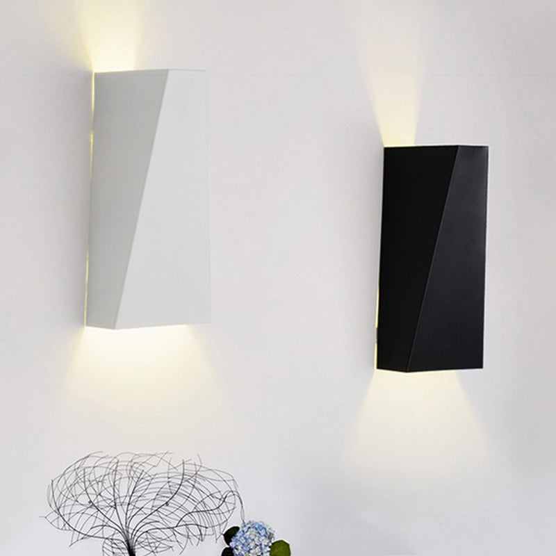 Lámpara de aplicado de pared geométrica metálica de estilo moderno de 2 luces en blanco y negro