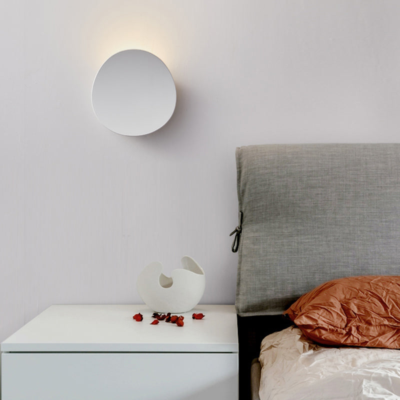 1-Light Wall Mounted Light Modern Style Bend Aluminum Wall Sconce Lamp in Black and White