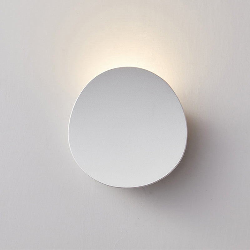 1-Light Wall Mounted Light Modern Style Bend Aluminum Wall Sconce Lamp in Black and White