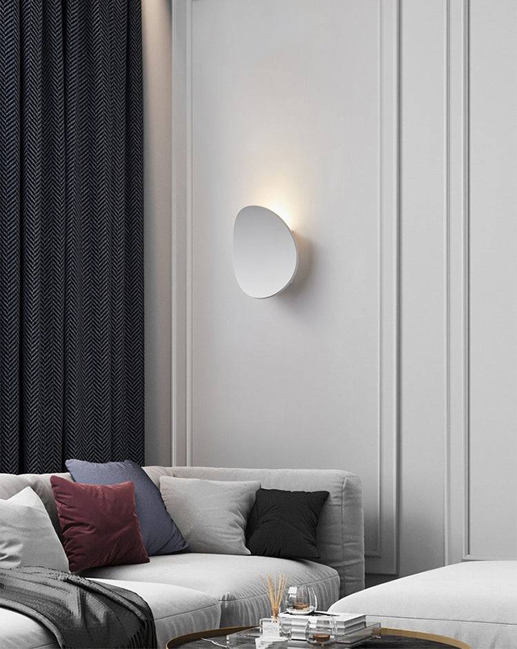 1-Light Wall Mounted Light Modern Style Bend Aluminum Wall Sconce Lamp in Black and White