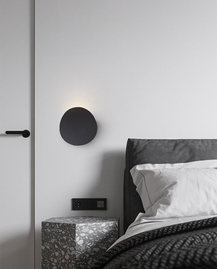 1-Light Wall Mounted Light Modern Style Bend Aluminum Wall Sconce Lamp in Black and White