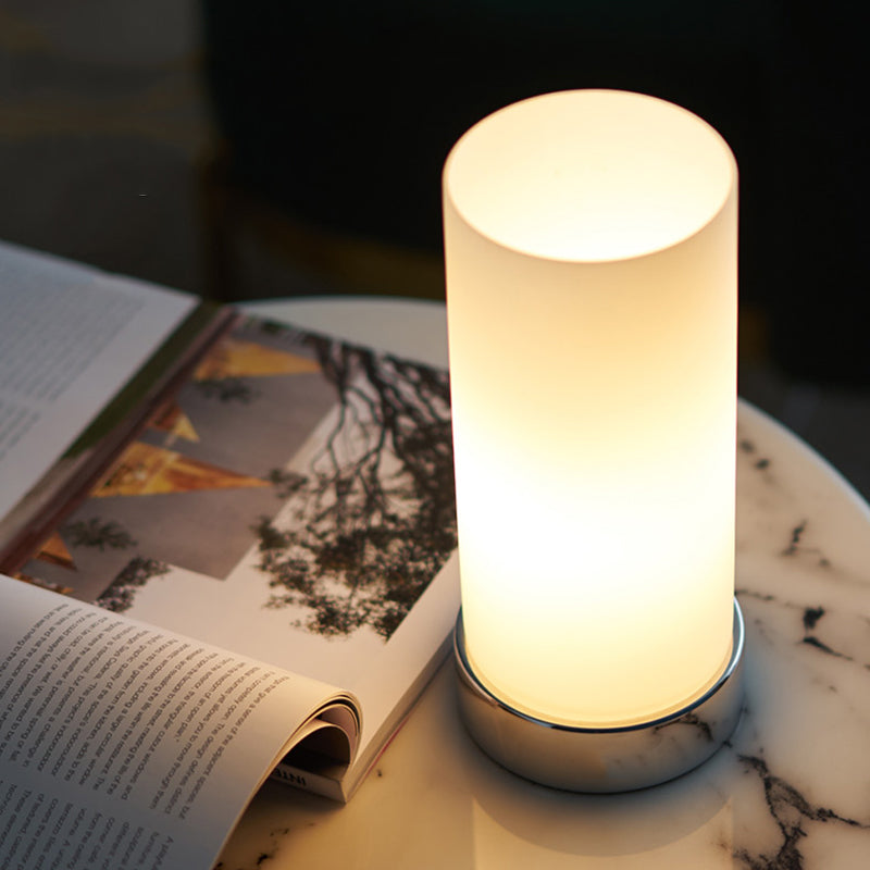 Lampada da tavolo a cilindro ultramoderna e semplice Lampada da comodino in vetro bianco per camera da letto