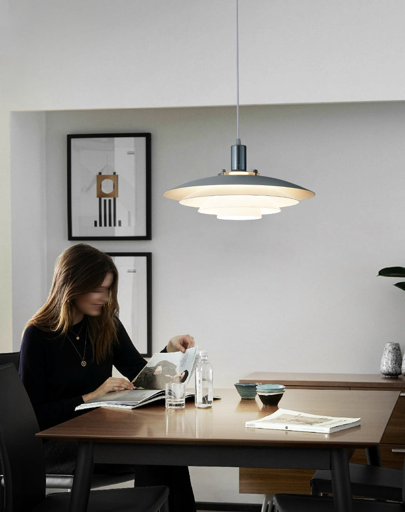 Salle d'éclairage de suspension en métal moderne à une lumière