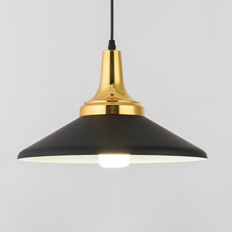 Triangle Dinning Room Down Lighting Pendant Metal Metal Modern Style suspendu Pendant Light