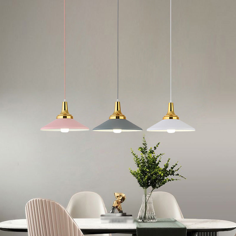 Triangle Dinning Room Down Lighting Pendant Metal Metal Modern Style suspendu Pendant Light