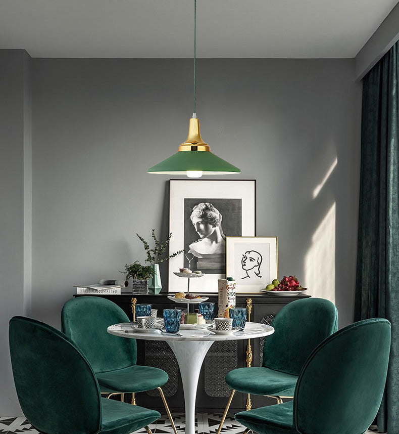 Triangle Dinning Room Down Lighting Pendant Metal Metal Modern Style suspendu Pendant Light