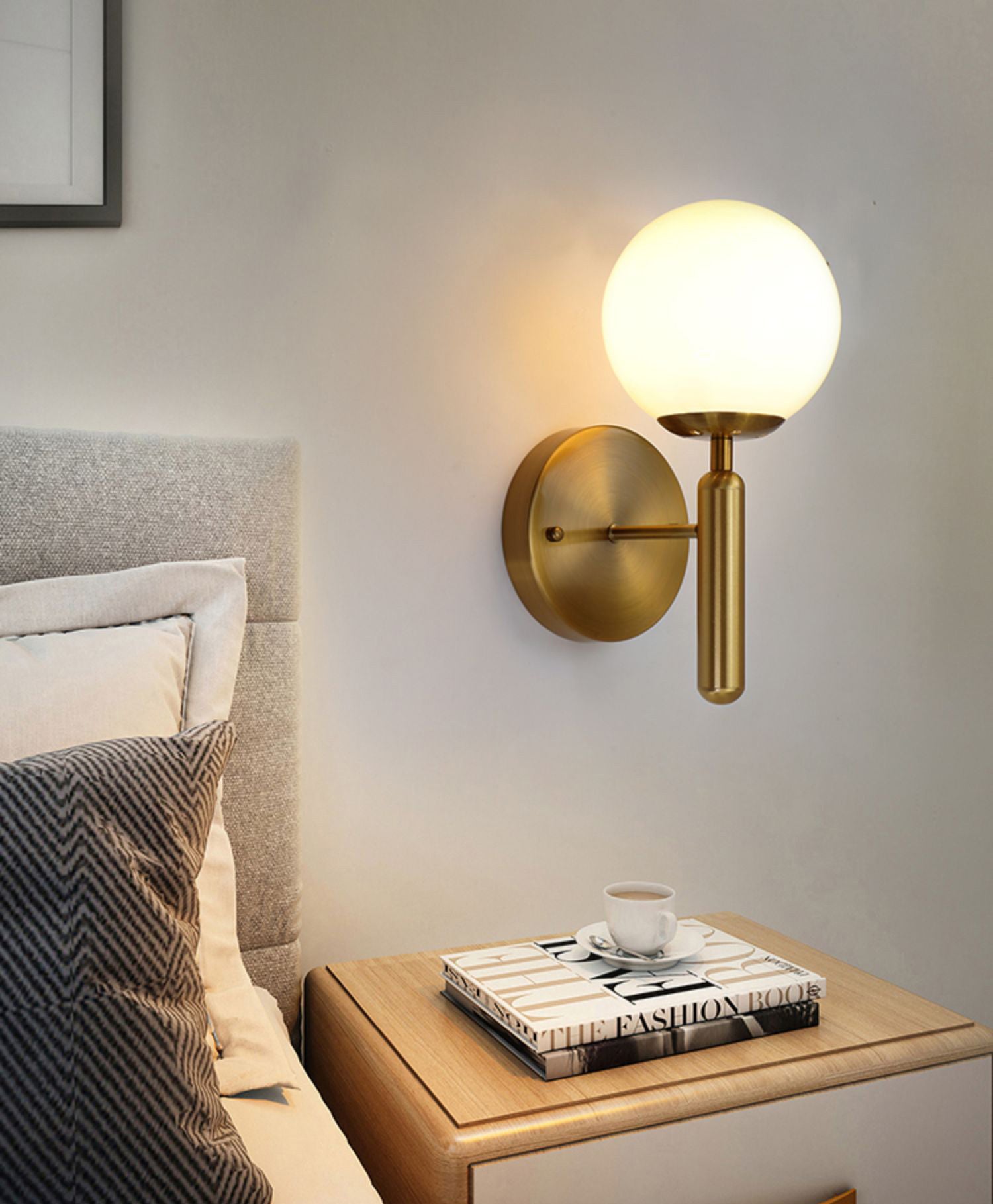 Modern Creative Globe Wall Lamp Wrought Iron Indoor Wall Sconce with Glass Shade