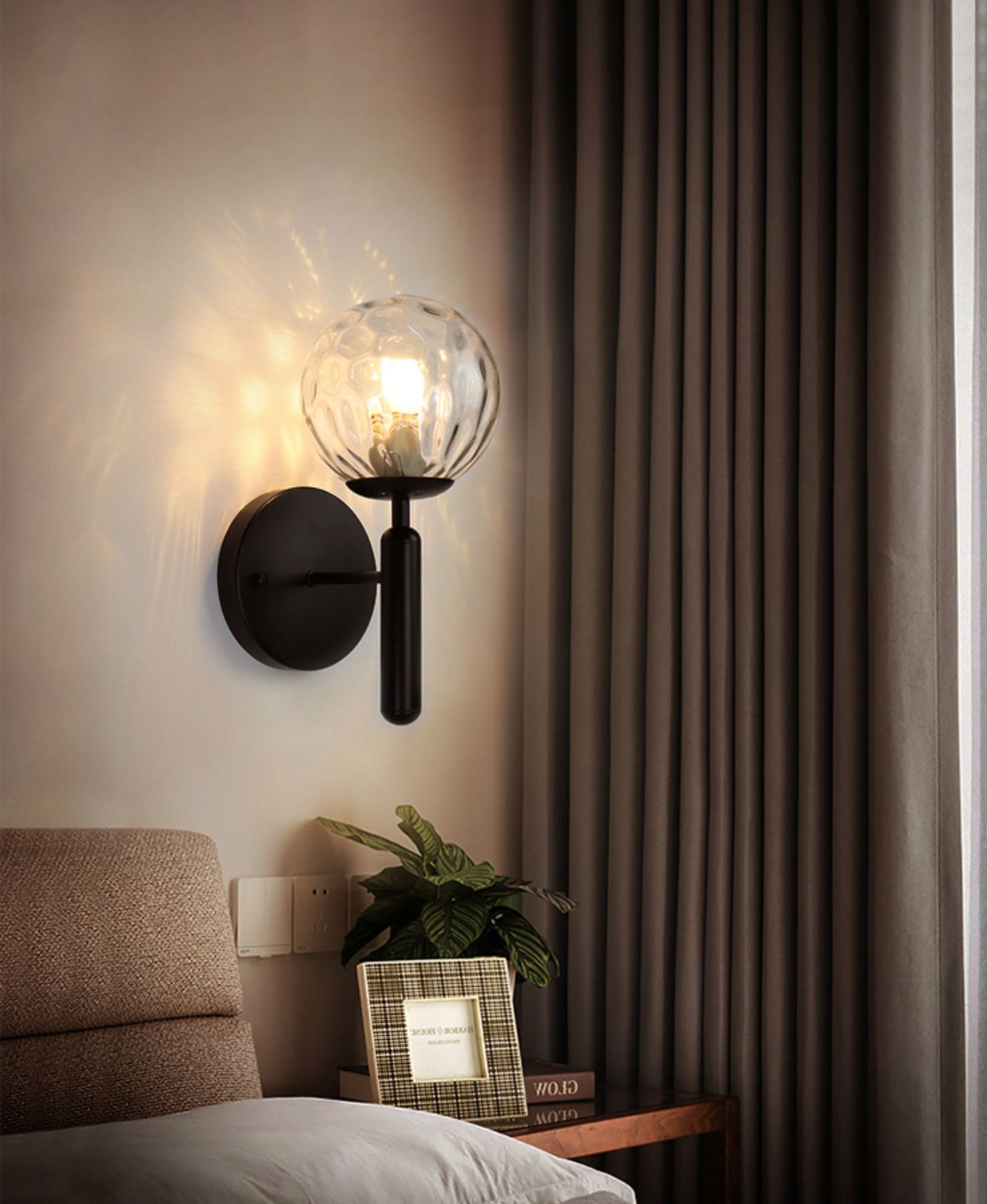 Modern Creative Globe Wall Lamp Wrought Iron Indoor Wall Sconce with Glass Shade