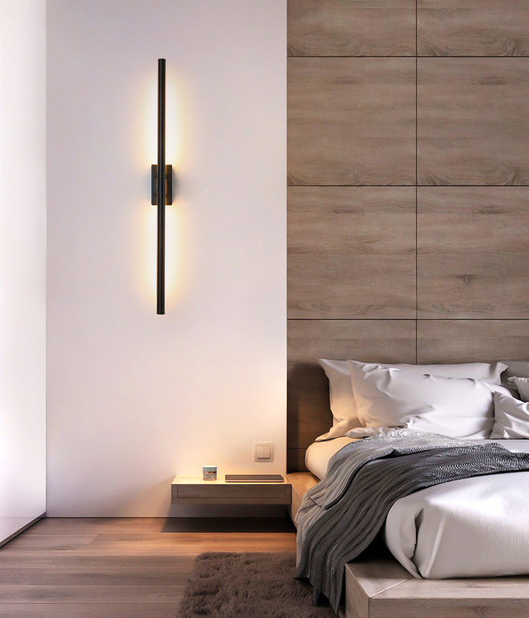 1-Light Linear Wall Sconce Modern Simple Style Metal Wall Lighting in Black and Gold