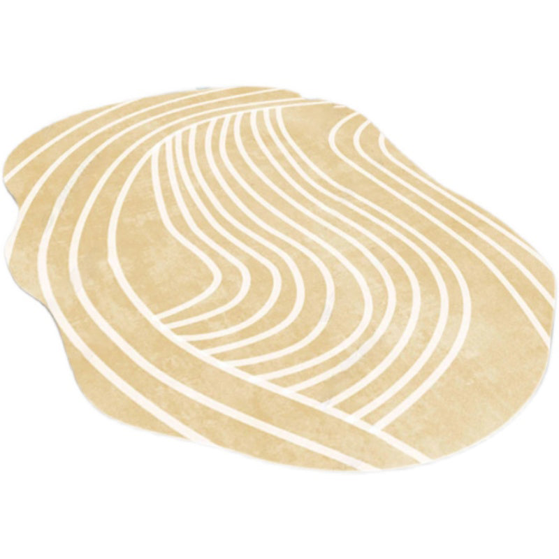 Tapis de salon jaune.
