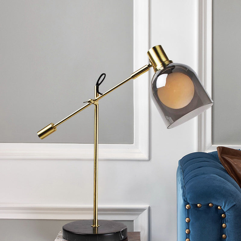 Lampada da lettura postmoderna con braccio bilanciato in vetro grigio fumo, lampada da tavolo da soggiorno a 1 testa in nero-oro