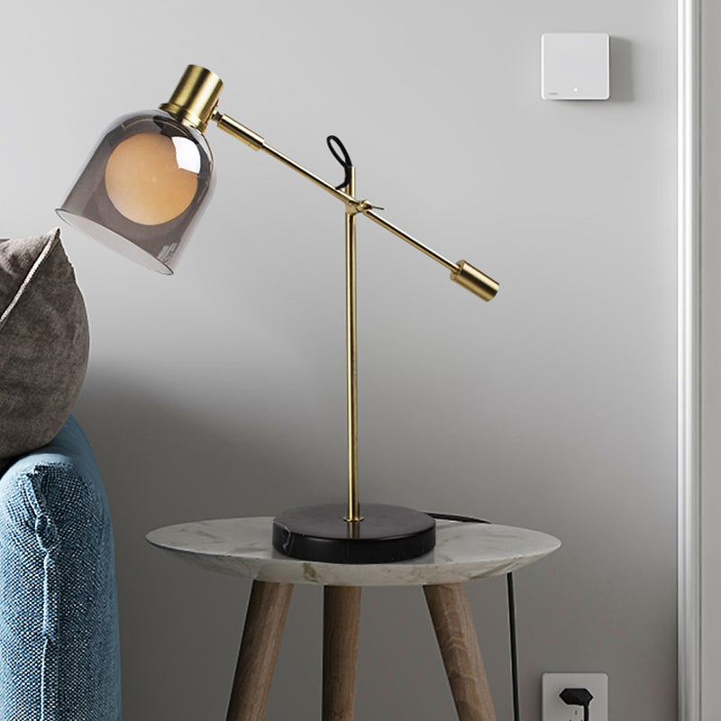 Lampada da lettura postmoderna con braccio bilanciato in vetro grigio fumo, lampada da tavolo da soggiorno a 1 testa in nero-oro