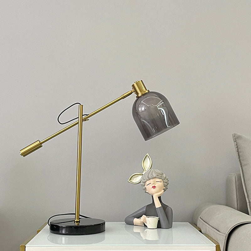 Lampada da lettura postmoderna con braccio bilanciato in vetro grigio fumo, lampada da tavolo da soggiorno a 1 testa in nero-oro