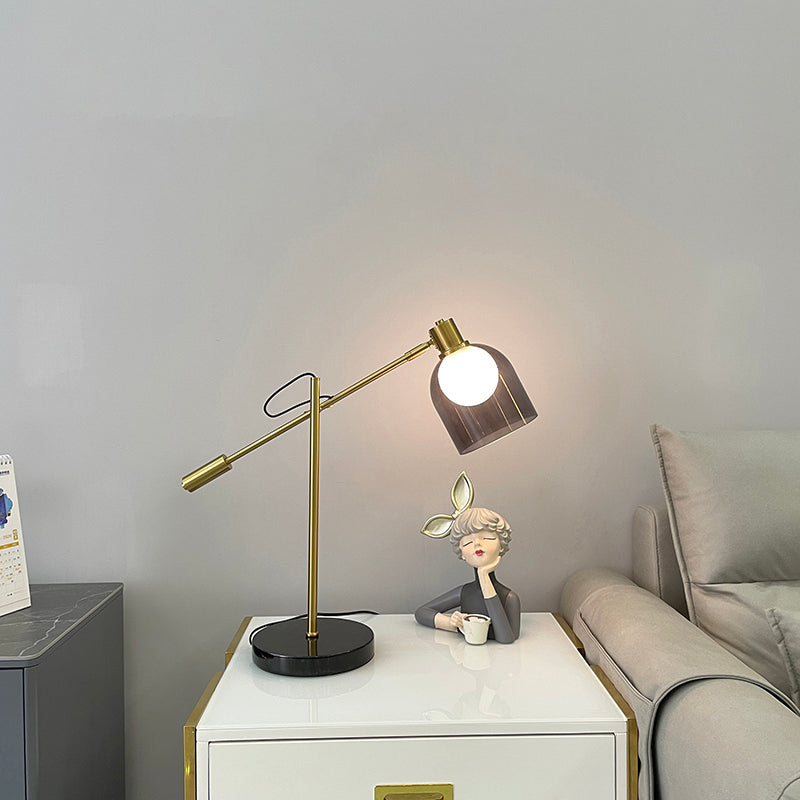 Lampada da lettura postmoderna con braccio bilanciato in vetro grigio fumo, lampada da tavolo da soggiorno a 1 testa in nero-oro