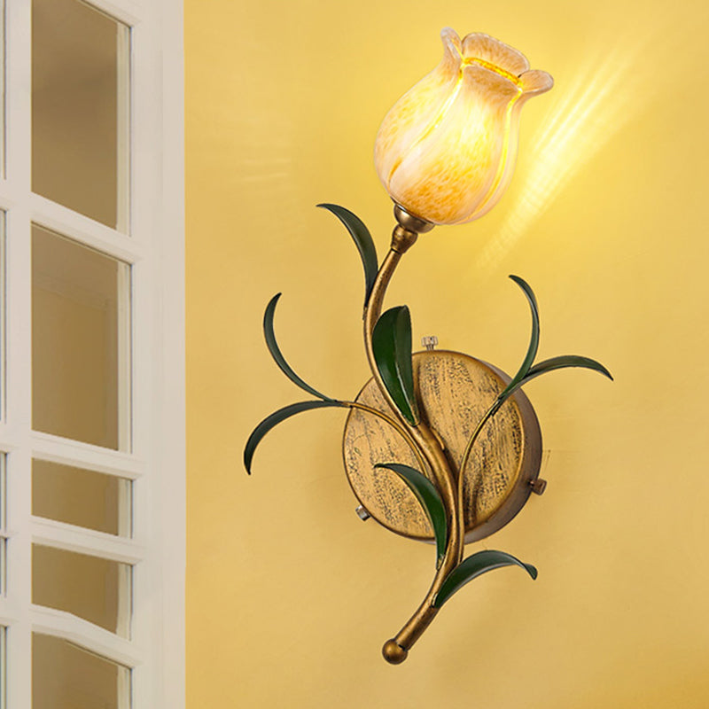 Laiton 1 tête de tête lampe montée à la tête blanc rustique / verre jaune applique florale Lumière pour le salon