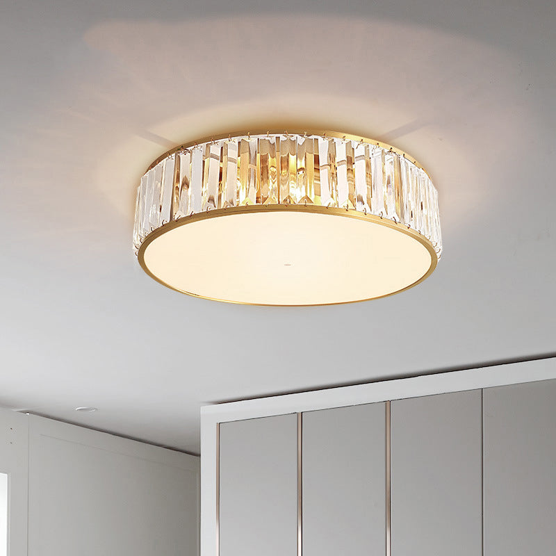 Plafonnier circulaire doré en cuivre de style luxe colonial avec abat-jour en cristal