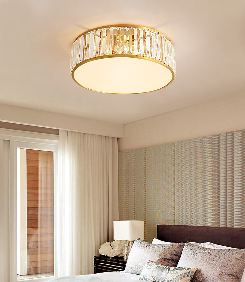 Plafonnier circulaire doré en cuivre de style luxe colonial avec abat-jour en cristal