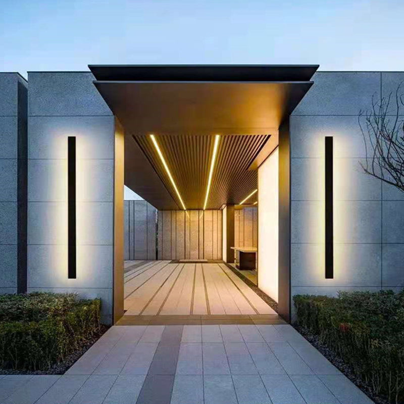 1-Light Linear Wall Sconce Modern Simple Style Metal Wall Lighting in Black