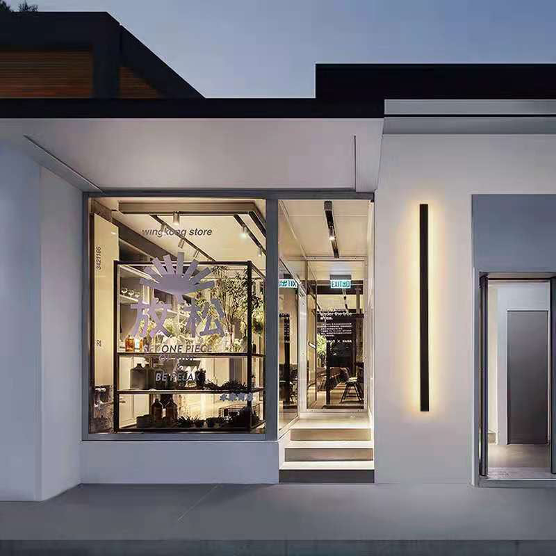 1-Light Linear Wall Sconce Modern Simple Style Metal Wall Lighting in Black