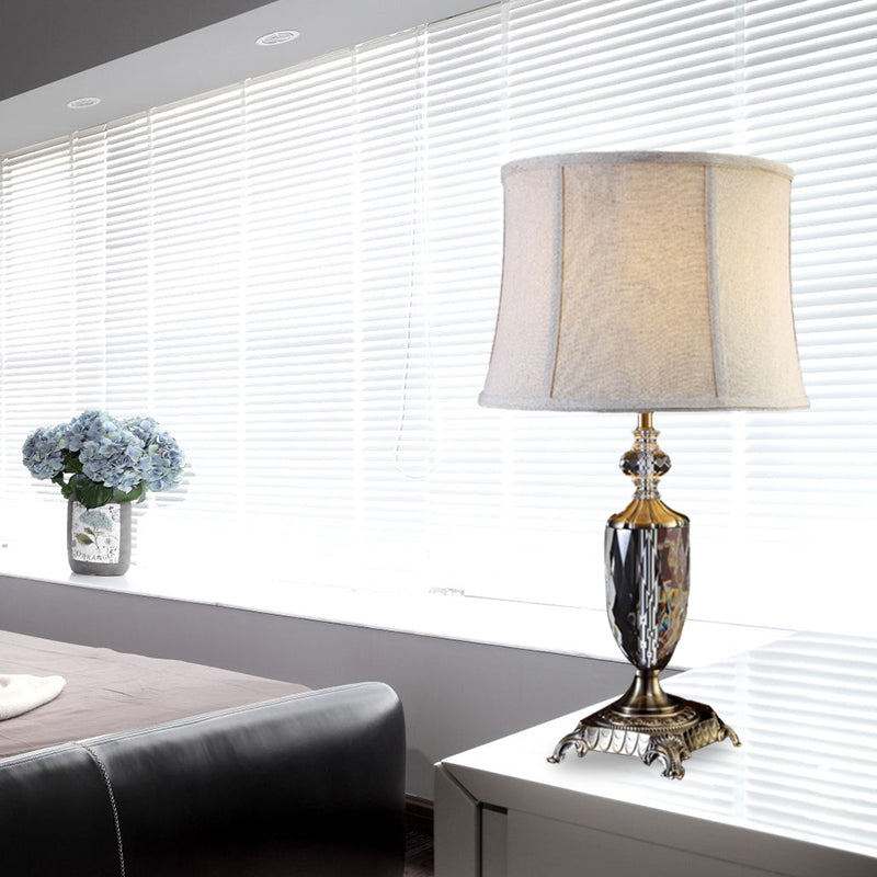 Trommelschlafzimmer Nachttisch Lampe Minimalismus Stoff 1 hell creme graues Nachtlicht mit Urnenkristallbasis
