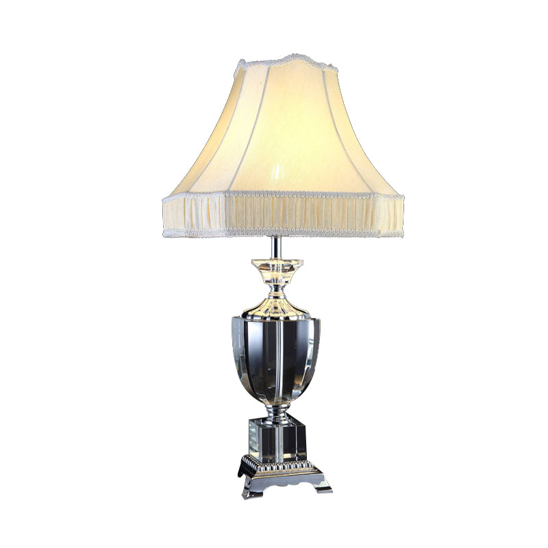 Lodge Lampe de nuit conique en cristal à tête unique en tissu blanc avec bordure tressée