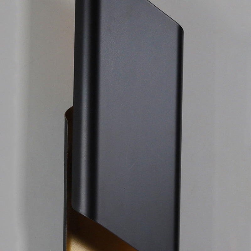 Lampada con applique a pancione curva in stile minimalista in metallo oro-nero montato a parete