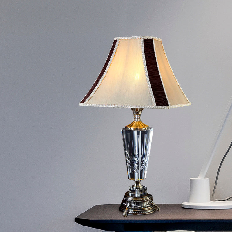 Lampada da notte semplice con campana a pannelli, lampada da comodino in tessuto a 1 luce in grigio con accenti di cristallo