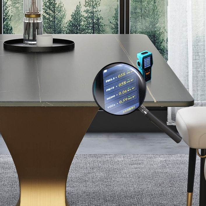 Ensemble de salle à manger minimaliste avec haut de table de pierre fritté et ensemble de table de base d'or