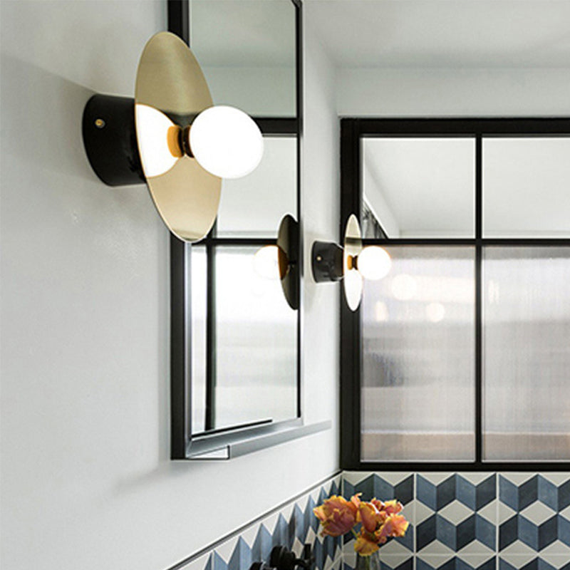 1 lampada da bagno lampada da bagno modernismo oro a parete a led leggera panna con tonalità di vetro bianco sferico