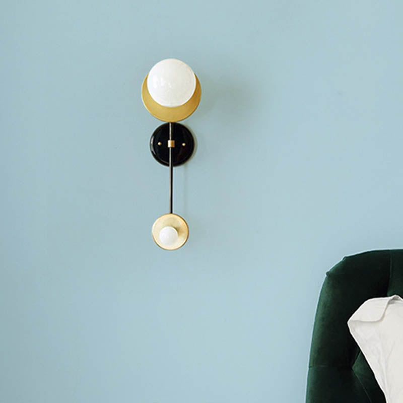 Moderne blootgestelde lampwand SCONCE METAL 2 Lichten woonkamer wandlamp in goud met opaalglasschaduw