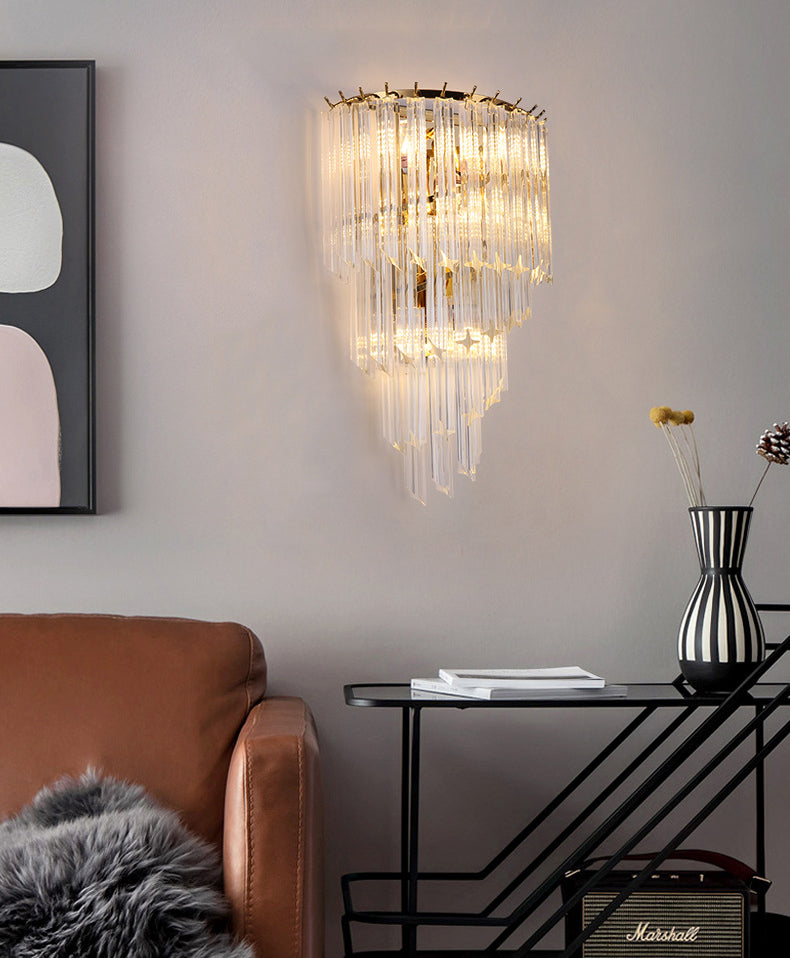 Goldene Staggerwandlampe im modernen künstlerischen Stil Elektroplat Eisenwandlicht mit Kristallschatten