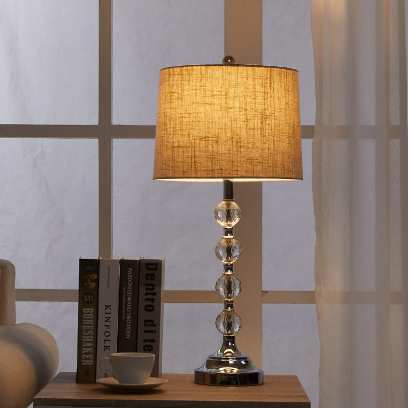 Lampada da tavolo tradizionale in tessuto con luce notturna a 1 luce in bianco/marrone/blu per soggiorno con sfera di cristallo